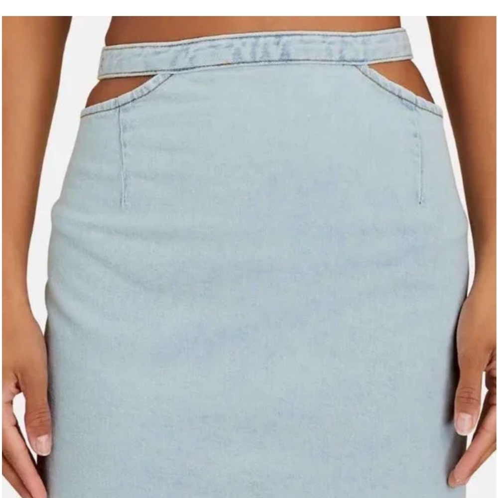 NWT WEWOREWHAT CUT OUT SKIRT INDIGO COMFORT SUPER LIGHT WASH - Picture 4 of 8